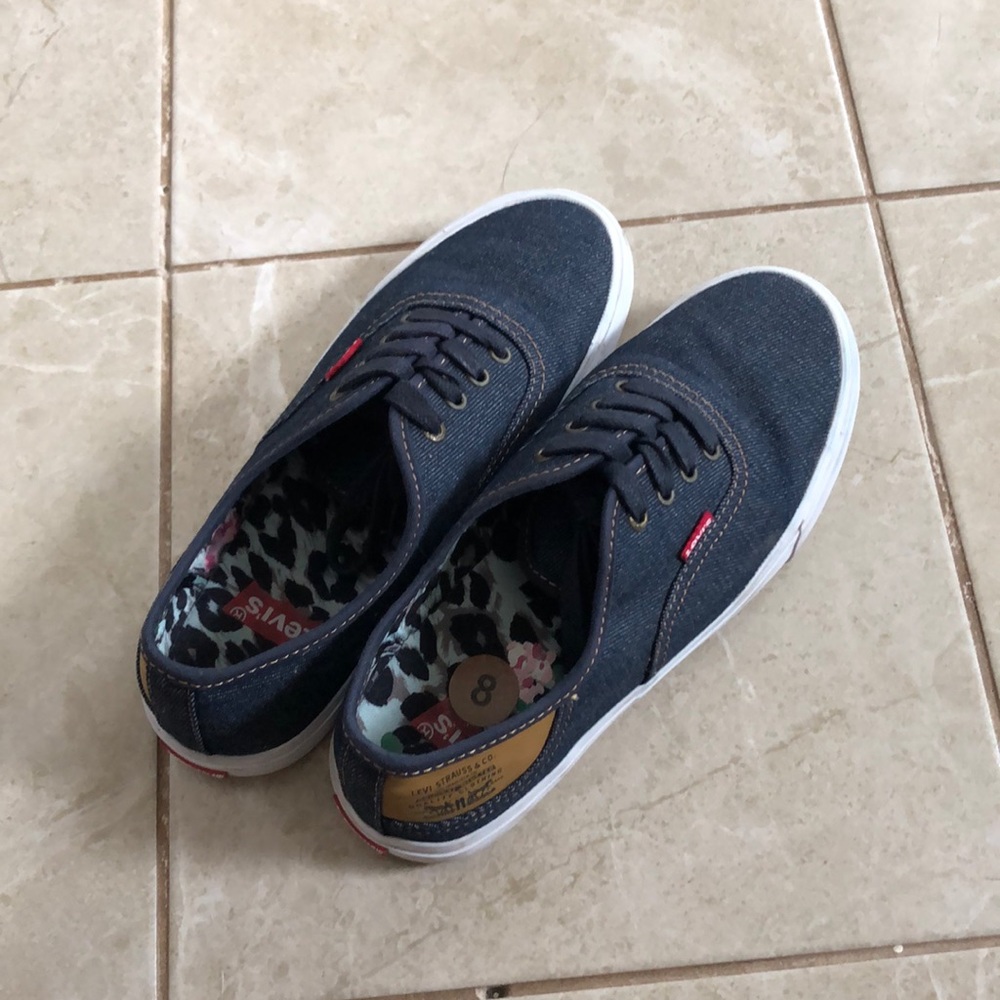 levi’s woman’s shoes size 8 never worn